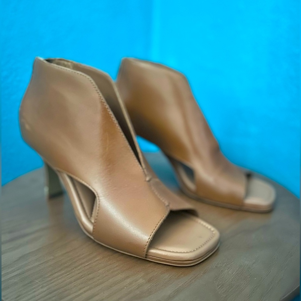 Vince Camuto booties. Cognac. Size 9